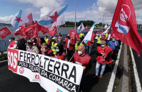 ep manifestacion por las comarcas de ferrolterra eume y ortgal en el puente de as pias que divide