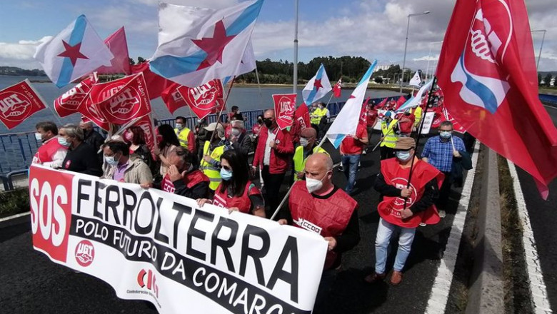 ep manifestacion por las comarcas de ferrolterra eume y ortgal en el puente de as pias que divide ep manifestacion por las comarcas de ferrolterra eume y ortgal en el puente de as pias que divide