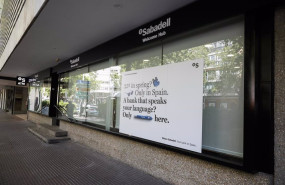 ep oficina de banco sabadell enfocada en clientes internacionales