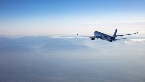 ep primer vuelo de larga distancia en formacion de airbus