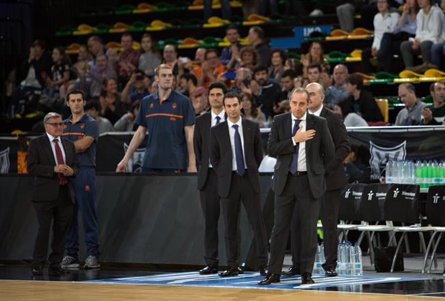Txus Vidorreta (Valencia Basket) | ACB PHOTO - A. IRRAZALABAGA ep txus vidorreta valencia basket 20171129175402