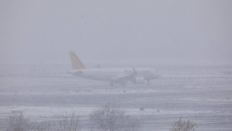 ep un avion de la compania flypgs en el aeropuerto de madrid-barajas adolfo suarez ep un avion de la compania flypgs en el aeropuerto de madrid-barajas adolfo suarez