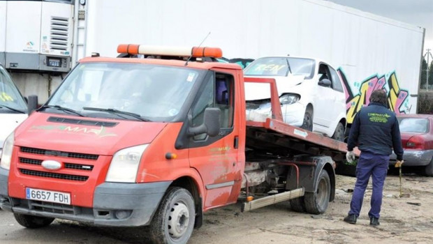ep un coche es retirado por la empresa de descontaminacion y desguace de vehiculos