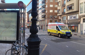 ep una ambulancia circula sobre una de las rejillas de fgv
