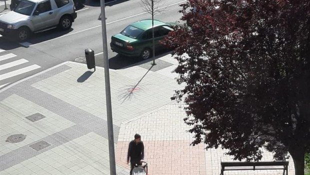 ep una persona por la calle en gijon este domingo