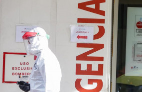 ep una sanitaria participa en el traslado de enfermos leves de covid-19 desde el hospital de la