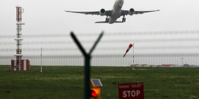 la reprise du trafic aerien menacee par les variants declare l iata 