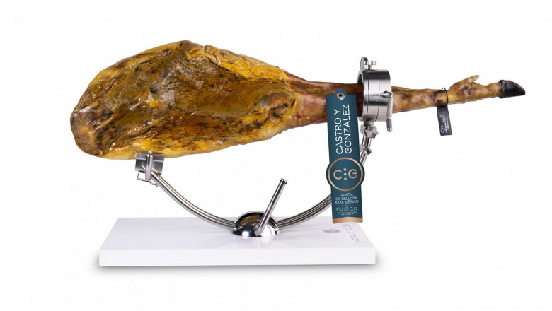 1639947354 jamon fusion bellota en jamonero 20211220143523 