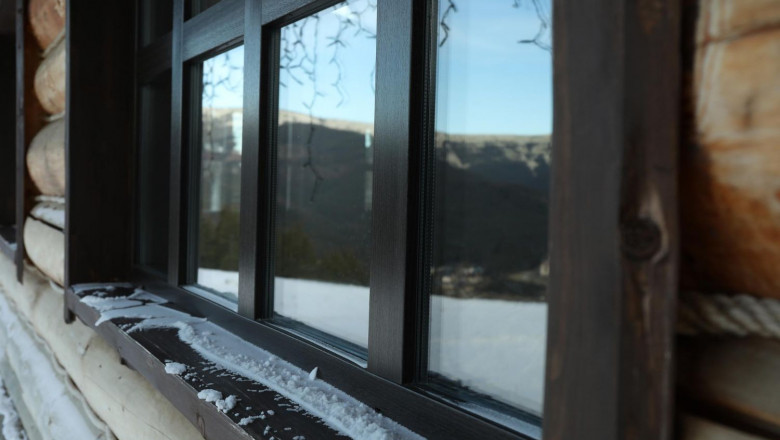 1645693833 windowsill of wooden house outdoor in mountains