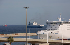 ep archivo dos cruceros en la terminal de cruceros del puerto de barcelona visto desde el puente ep archivo dos cruceros en la terminal de cruceros del puerto de barcelona visto desde el puente