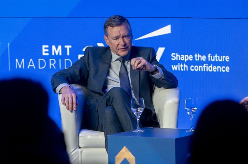 Indra cae tras el nombramiento de Simón: «El cambio deja varias dudas encima de la mesa»