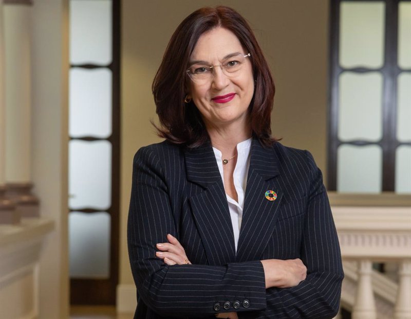 La CNMC recortará un 4,4% los peajes de la factura eléctrica en 2025