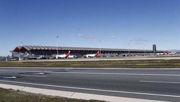 ep archivo   pista del aeropuerto de barajas