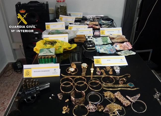 Cae un clan familiar dedicado al tráfico de drogas en el Mar Menor | GUARDIA CIVIL ep caeclan familiar dedicadotraficodrogasmar menor