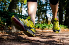 ep caminar andar correr senderismo pies zapatillas deportivas andando
