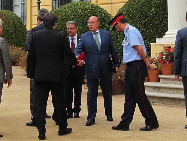 El coronel D.Pérez de los Cobos con C.Puigdemont, E.Millo y J.L.Trapero | EUROPA PRESS ep coronel dperezlos coboscpuigdemont emillojltrapero