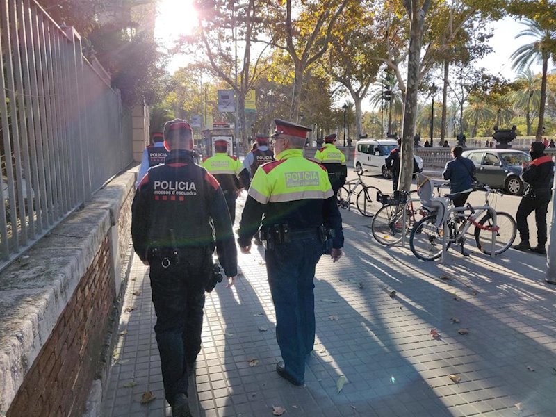 ep dos agentes de los mossos desquadra este jueves en barcelona ep dos agentes de los mossos desquadra este jueves en barcelona