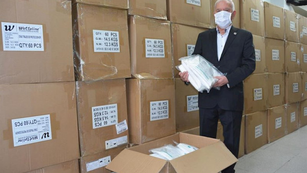 ep el consejo general de enfermeria adquiere y distribuye a sanitarios 5000 epis y 200000