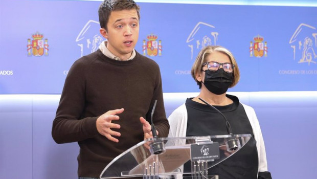 ep el lider de mas pais inigo errejon y la diputada de mas pais ines sabanes en una rueda de prensa