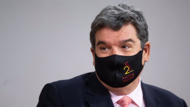 ep el ministro de inclusion seguridad social y migraciones jose luis escriva en un encuentro con el