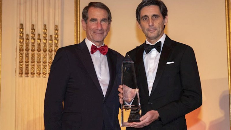 El presidente de Telefónica, José María Álvarez-Pallete, recibe el premio a 'Líder Empresarial del Año' de manos del presidente de la Cámara de Comercio de España-Estados Unidos, Alan Solomont | TELEFÓNICA ep el presidente de telefonica jose maria alvarez-pallete recibe el premio a lider empresarial del