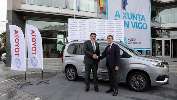 ep el presidente y consejero delegado de toyota espana miguel carsi derecha y el presidente de la