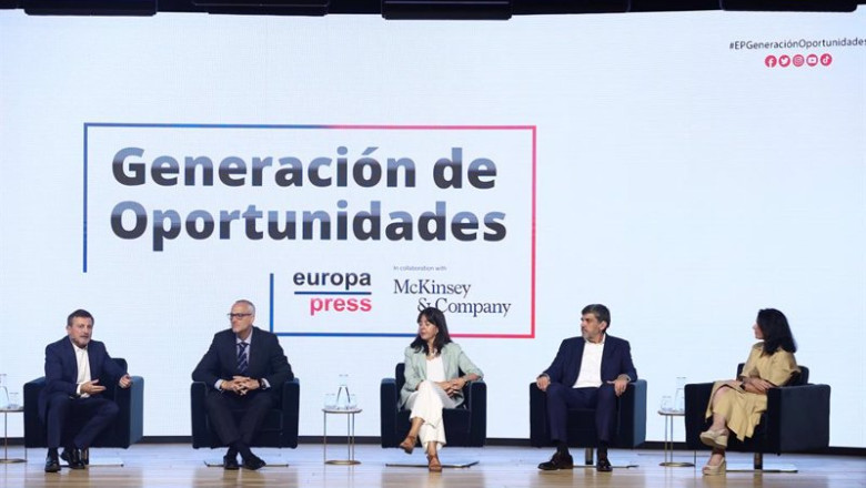 (I-D) El profesor titular del Departamento de Operaciones, Innovación y Data Sciences de Esade, Esteve Almirall; el director del centro de I+D de Salud Global de GSK España, David Barros; la responsable global de Innovación del Grupo Iberdrola, Beatriz Cr | Eduardo Parra - Europa Press ep i d el profesor titular del departamento de operaciones innovacion y data sciences de esade