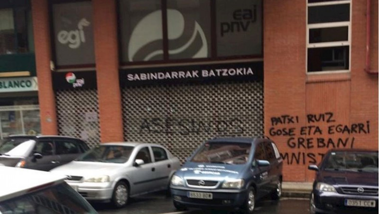 Imagen del Batzoki de San Inazio atacado con pintadas | PNV ep imagen del batzoki de san inazio atacado con pintadas