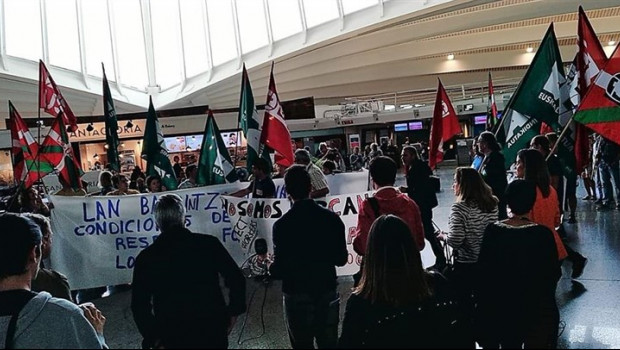 ep imagenla protestacomite de huelgaaeropuertoloiu