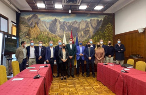 ep integrantes de asprocan tras reunirse con el presidente del gobierno pedro sanchez