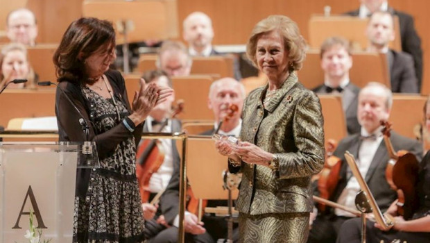 ep la reina dona sofia recibe el premio extraordinario 60 aniversario de manos unidas de su