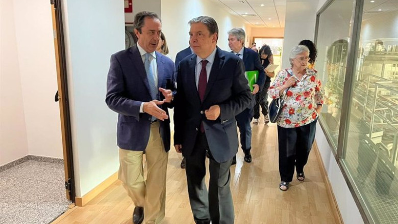 ep luis planas en la visita a covap