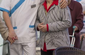 ep mayores ancianos enfermeros residencia