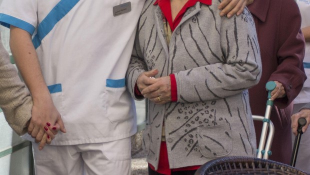 ep mayores ancianos enfermeros residencia