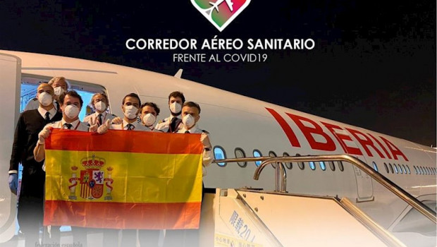 ep personal de iberia que colabora en el corredor aereo sanitario