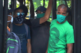 ep personas con mascarilla en la habana
