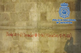 ep pintadas con versiculos biblicos en la catedral de granada