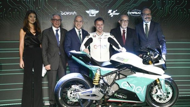 ep presentacionenelnombrela nueva motoe