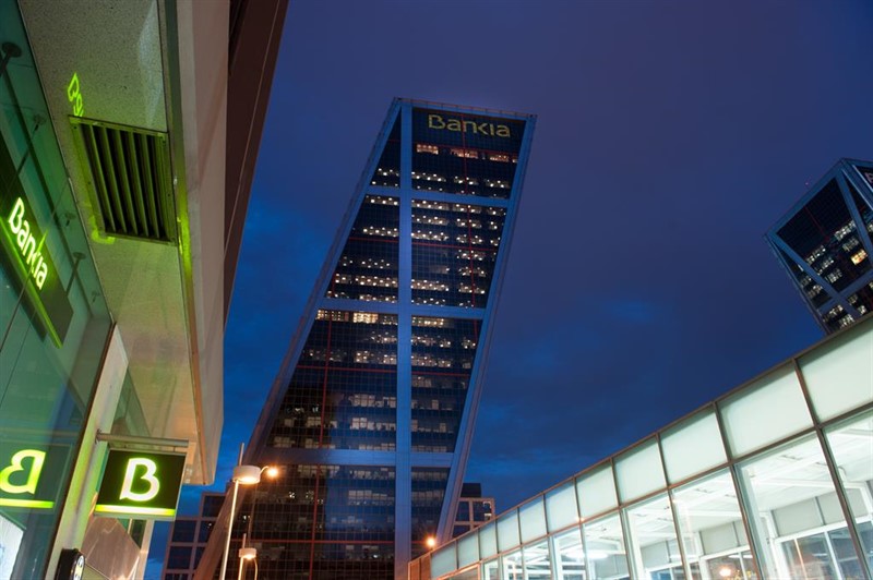 Otro hachazo a Bankia: UBS cree que está sobrevalorada... y prefiere a BBVA