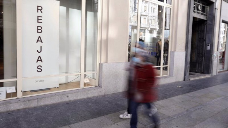 ep una de las tiendas de inditex en el dia que han comenzado las rebajas de invierno ep una de las tiendas de inditex en el dia que han comenzado las rebajas de invierno