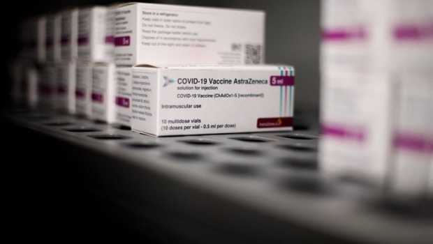 ep varias cajas con la vacuna contra el covid-19