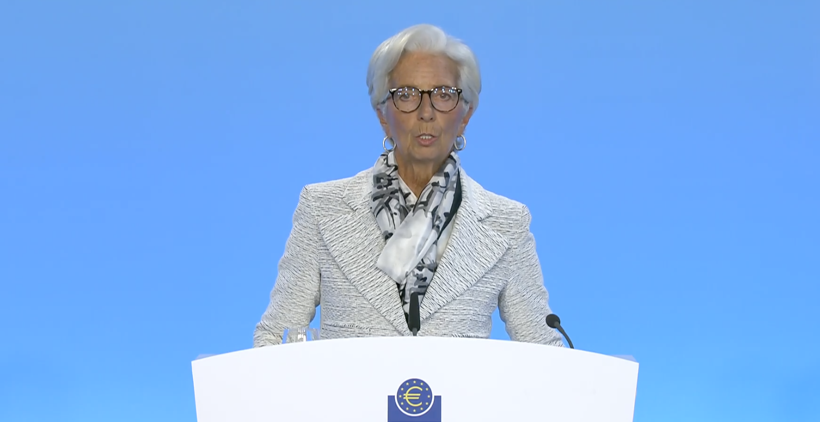 Lagarde: Necesitamos estar preparados para ajustar las tasas tanto como sea necesario