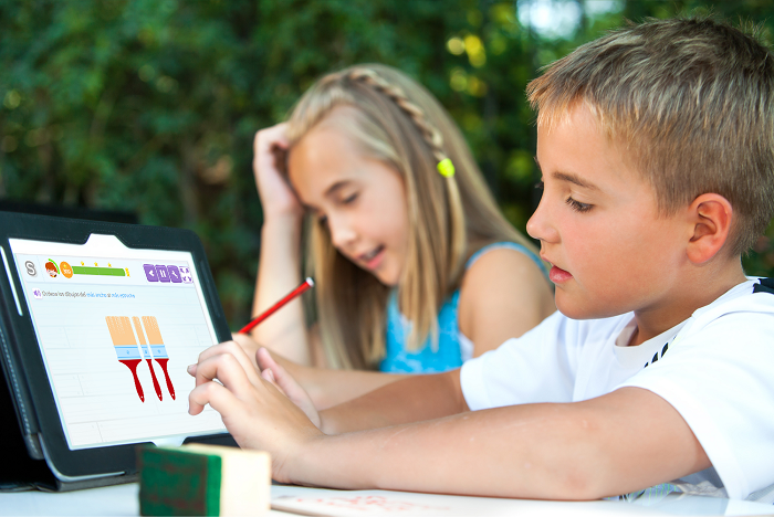 nios haciendo smartick 1 1