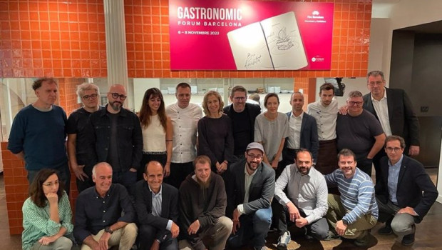 ep alcaraz palau sentmarti ferrer y castro junto a finalistas del premio cocinero 2023 en la