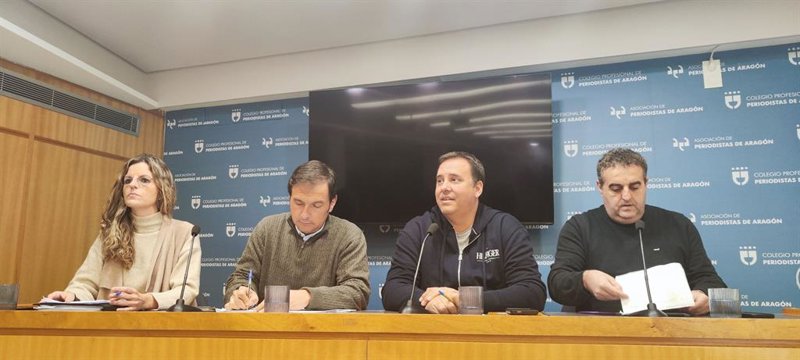 Ana Cabanillas (ARAGA), Ramón Solanilla ( ASAJA), José María Alcubierre (UAGA) y José Manuel Roche (UPA) este lunes en la rueda de prensa para anunciar la movilización del campo aragonés contra Mercosur y la reforma de la PAC | EUROPA PRESS ep ana cabanillas araga ramon solanilla asaja jose maria alcubierre uaga y jose manuel roche upa