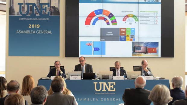 ep archivo   asamblea general de la asociacion espanola de normalizacion une