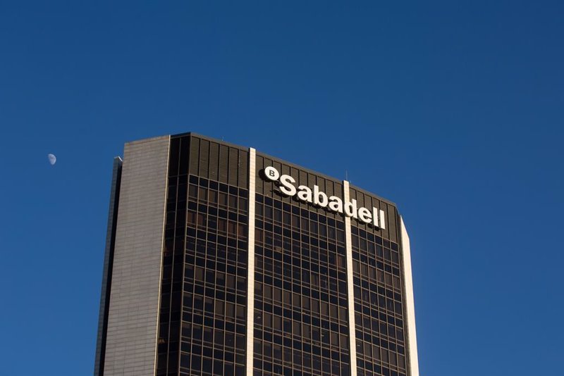 Sabadell cae hasta soportes del corto plazo tras publicar resultados