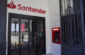 ep archivo   fachada de una oficina del banco santander a 29 de septiembre de 2024 en madrid espana