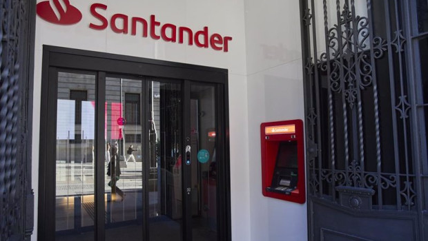 ep archivo   fachada de una oficina del banco santander a 29 de septiembre de 2024 en madrid espana