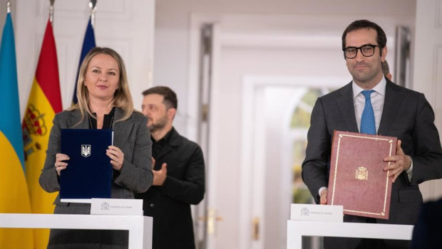 ep archivo   la embajadora de ucrania en espana yuliia sokolovska y el ministro de economia comercio